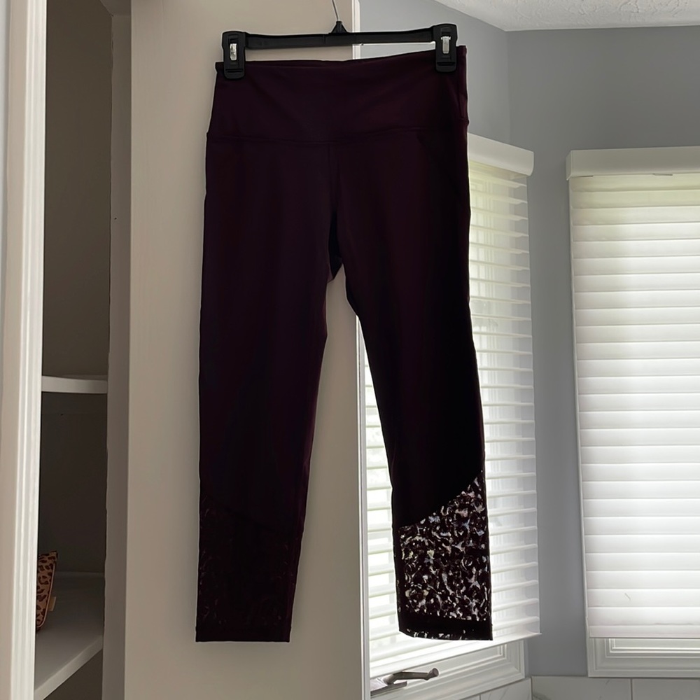 🌟 NWOT 🌟 VS Sport crop leggings Small
